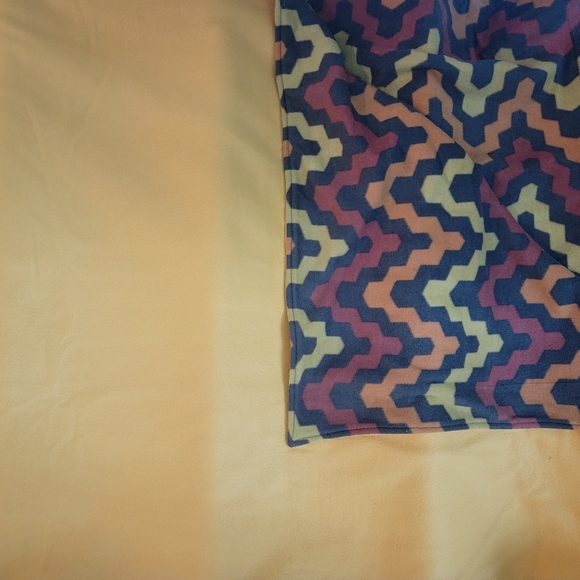 Chevron Patterned Throw Blanket - Picture 2 of 5